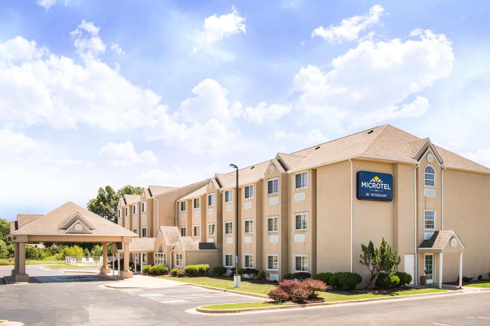 Microtel Inn & Suites Claremore Route 66 photo 2