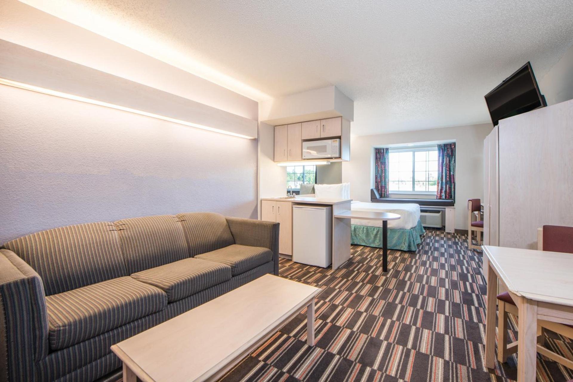 Microtel Inn & Suites Claremore Route 66 photo 10