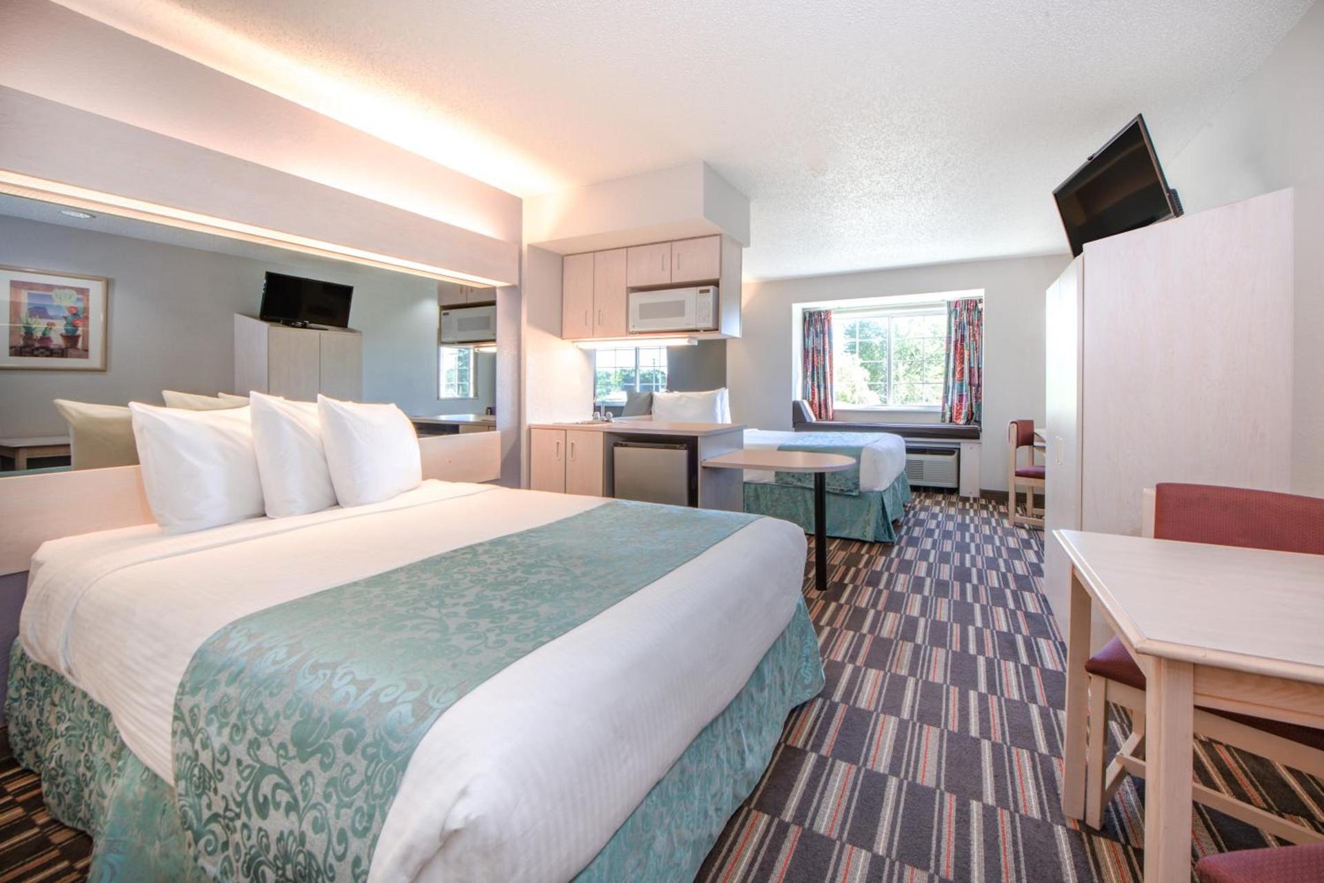 Microtel Inn & Suites Claremore Route 66 photo 9