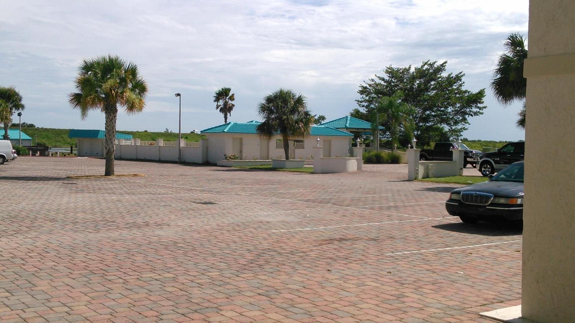 Lakeshore Resort and Marina photo 78