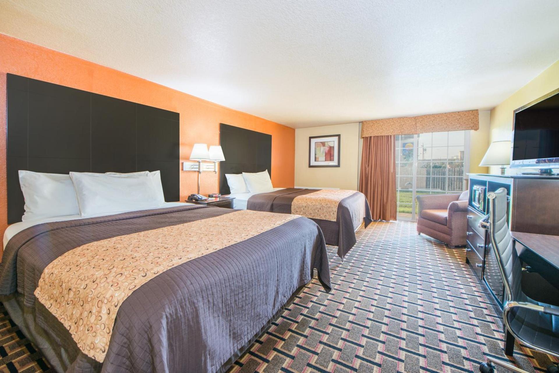 Days Inn by Wyndham Joplin photo 17
