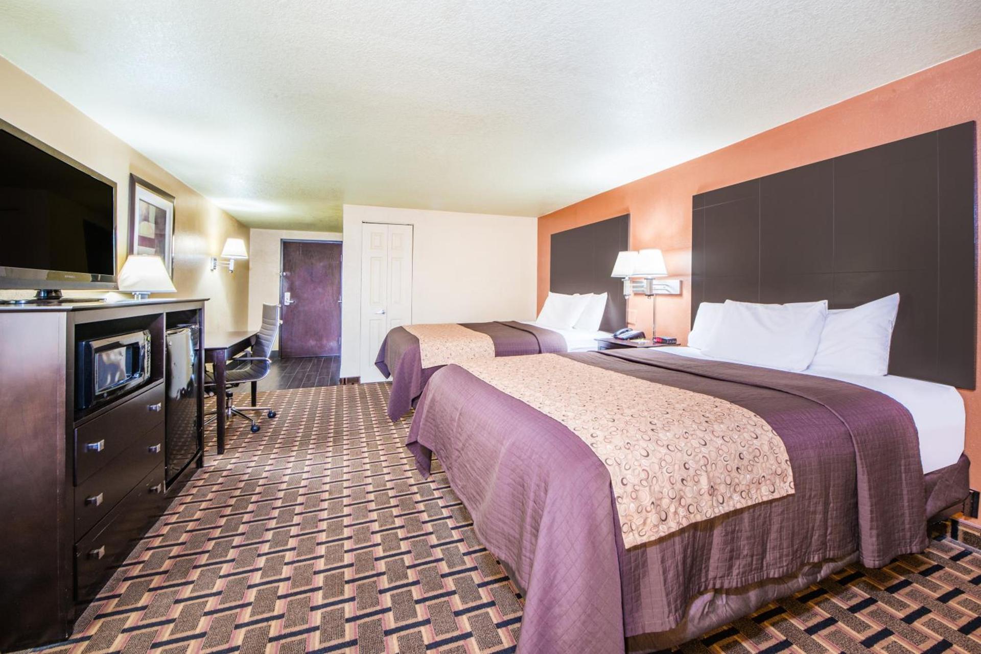 Days Inn by Wyndham Joplin photo 18