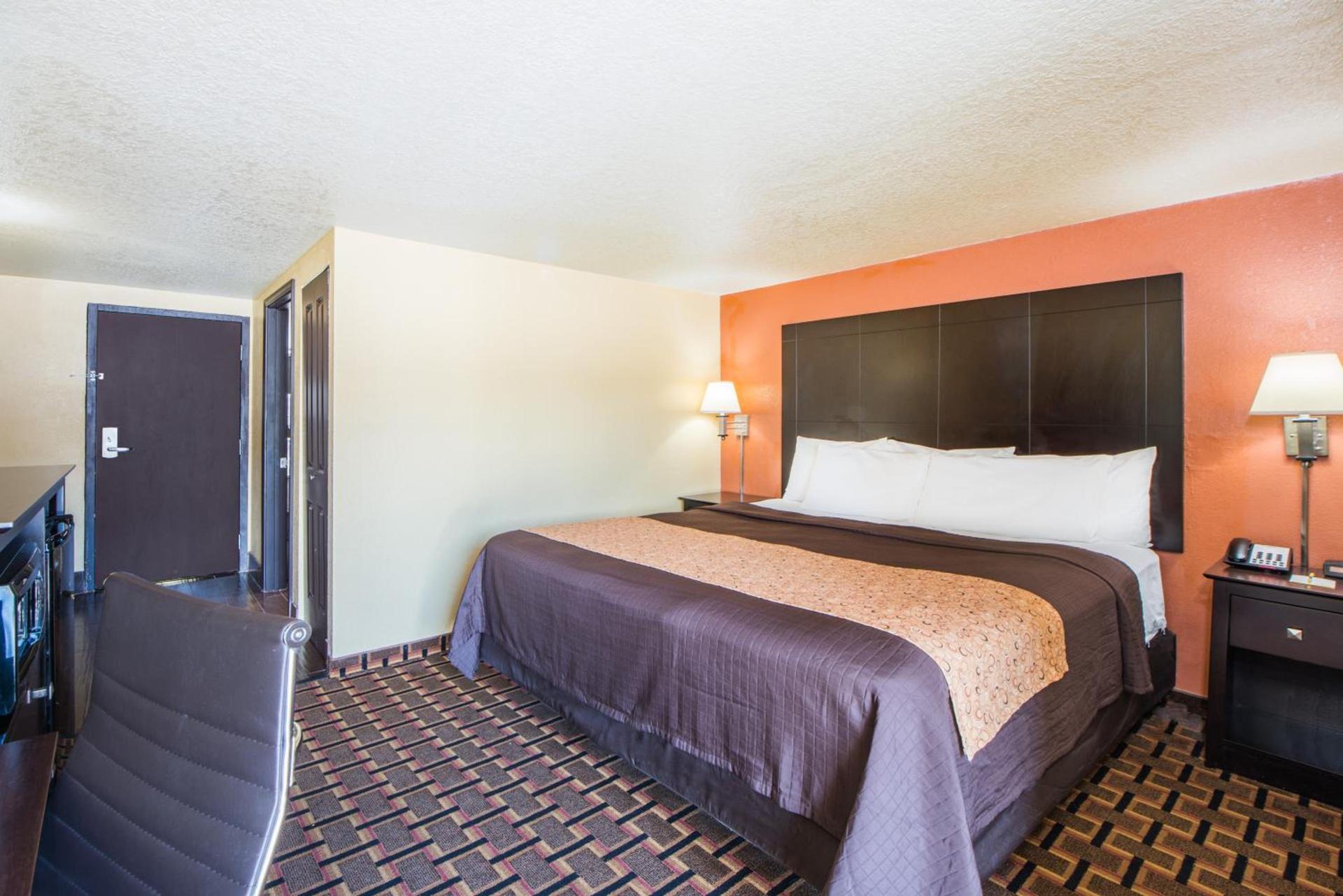 Days Inn by Wyndham Joplin photo 24