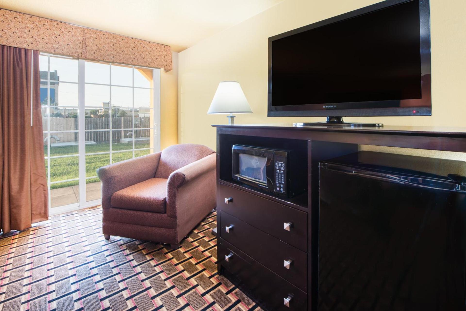 Days Inn by Wyndham Joplin photo 28