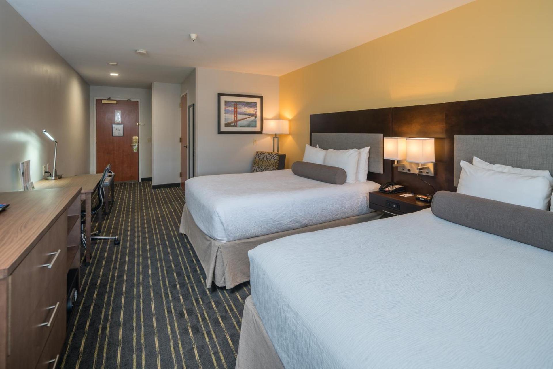 Hotel Aura SFO Airport FREE SHUTTLE photo 5