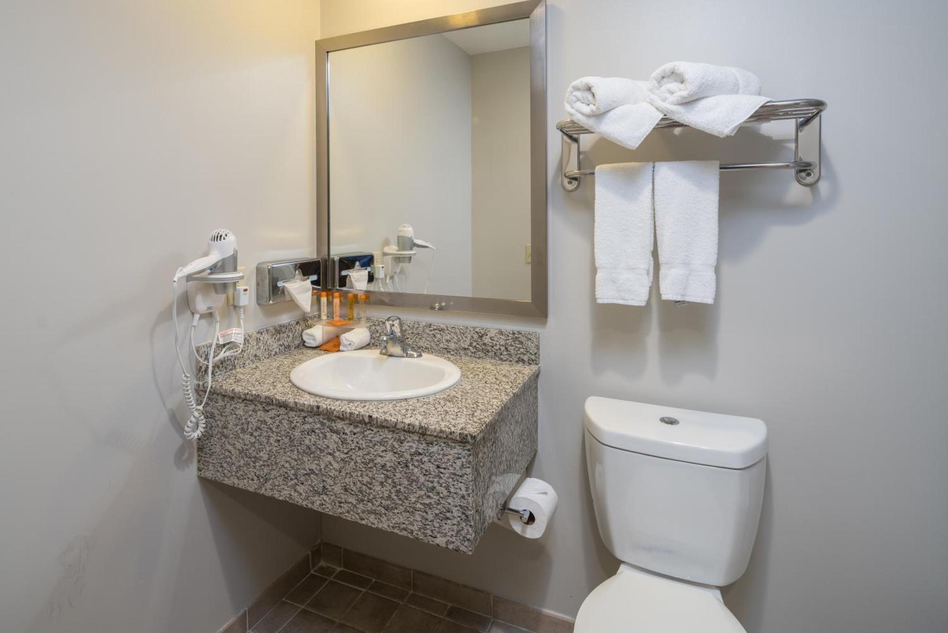 Hotel Aura SFO Airport FREE SHUTTLE photo 7