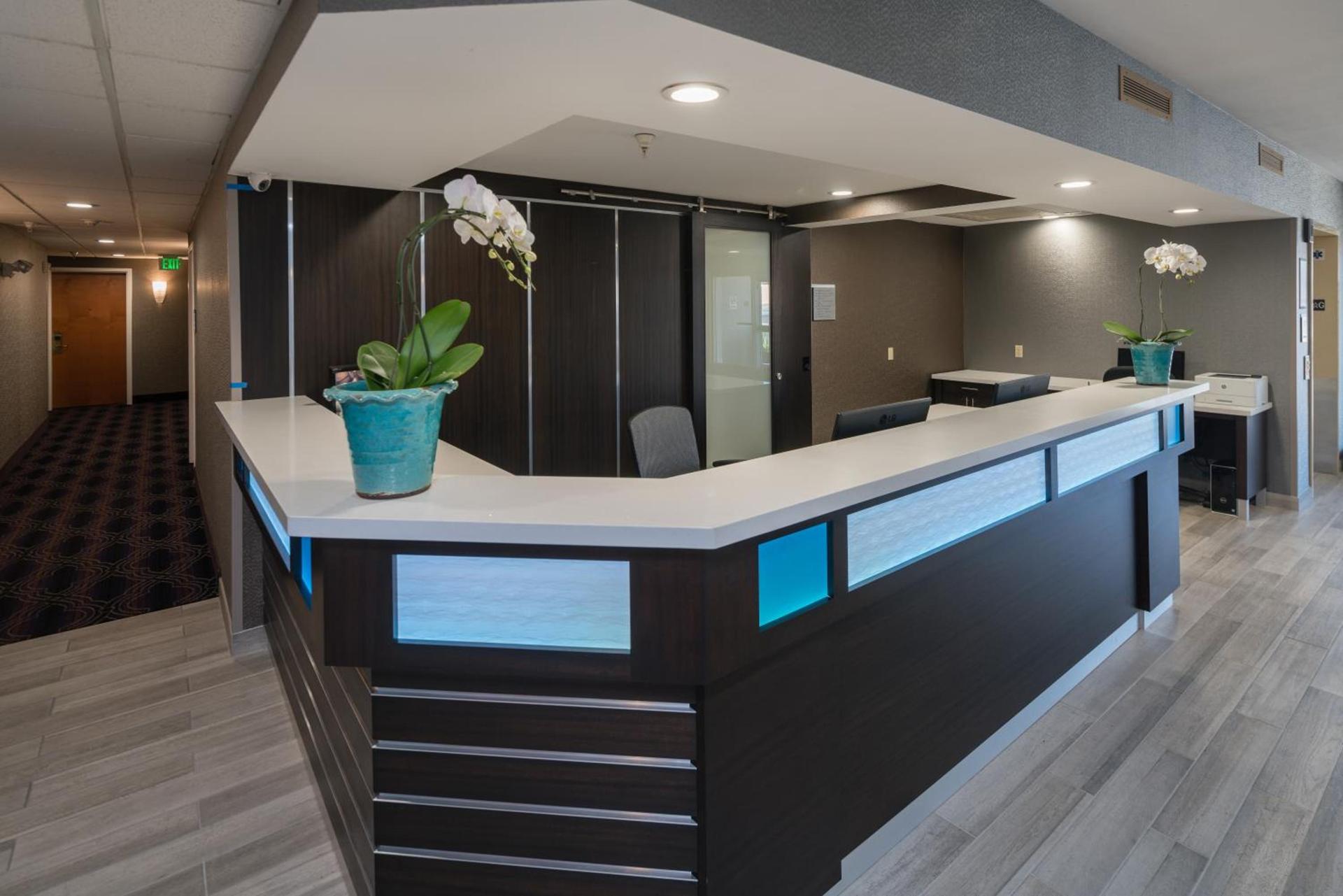 Hotel Aura SFO Airport FREE SHUTTLE photo 15