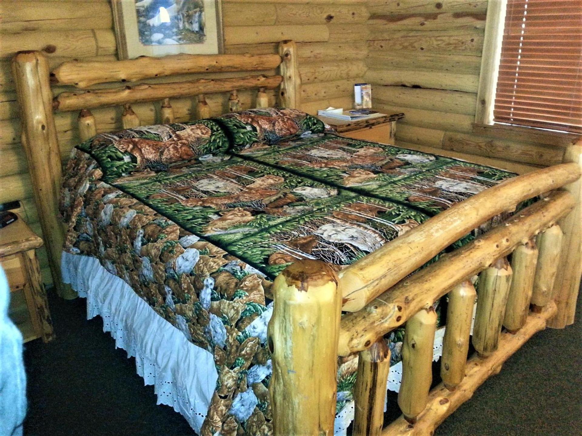 Wolf Den Log Cabin Motel and RV Park photo 2