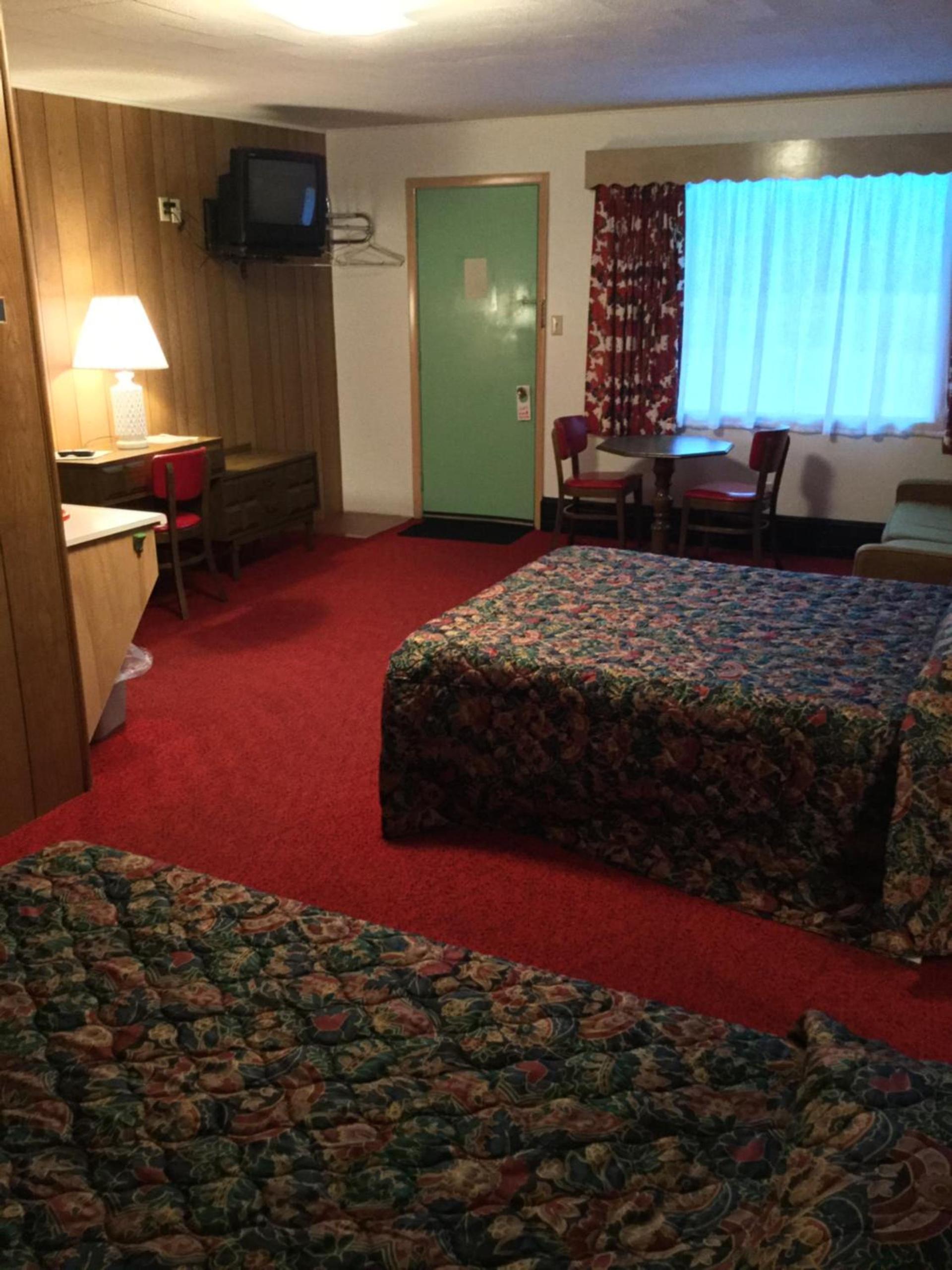 Cedars Motel photo 44