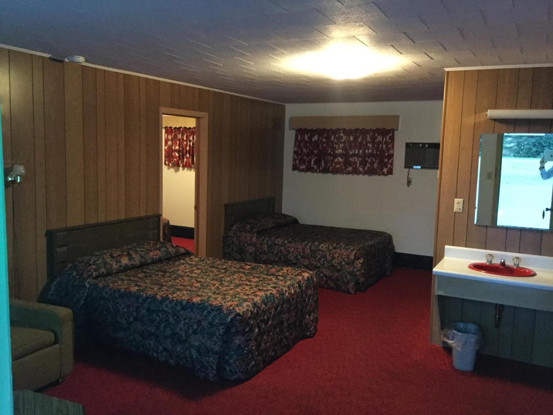 Cedars Motel photo 43