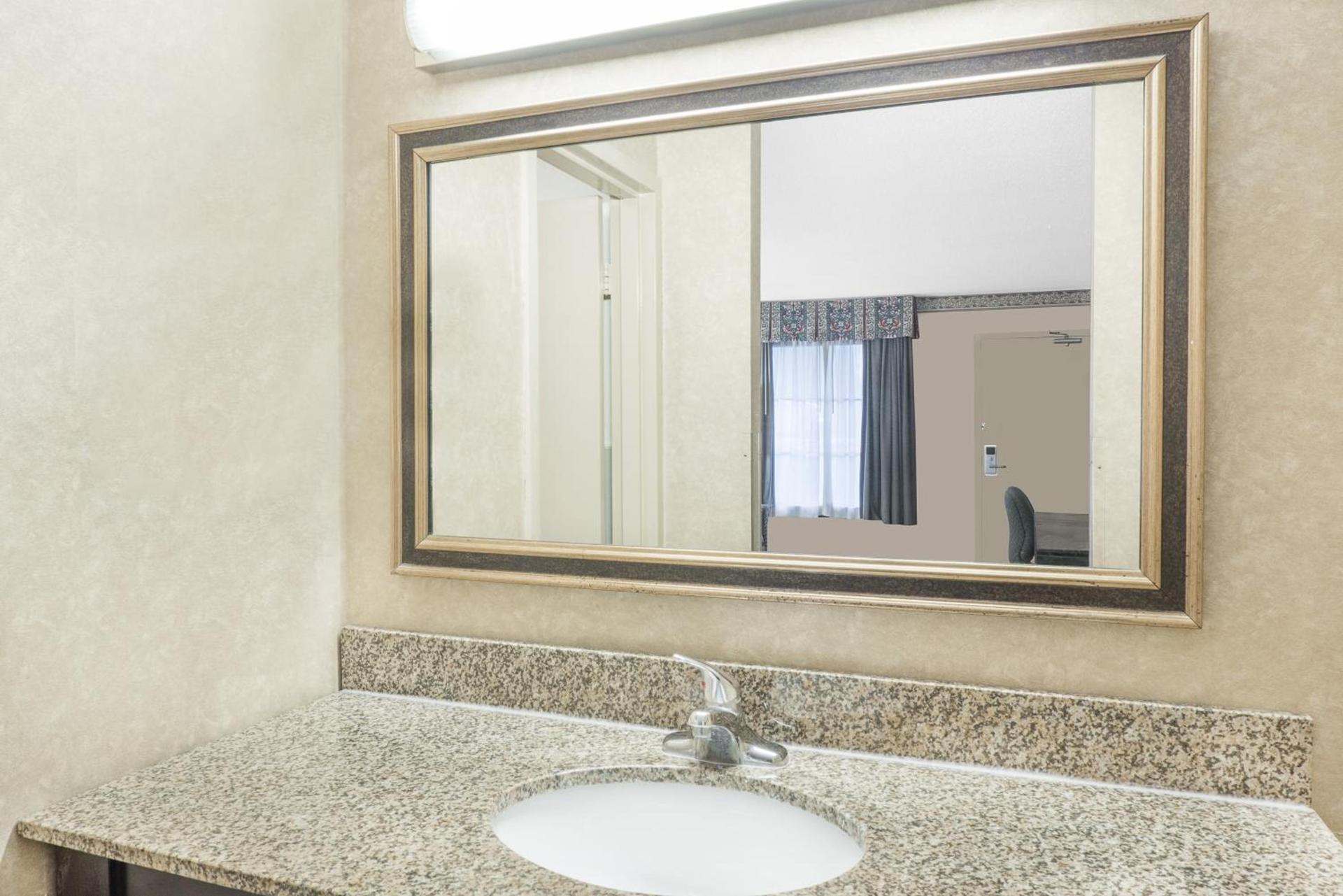 Days Inn & Suites by Wyndham York photo 21