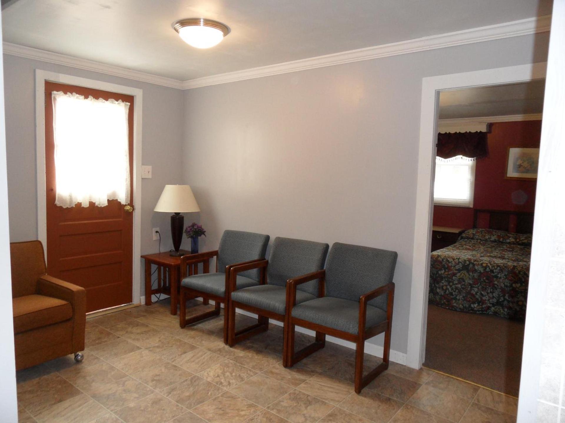 Seven Dwarfs Motel & Cabins photo 74