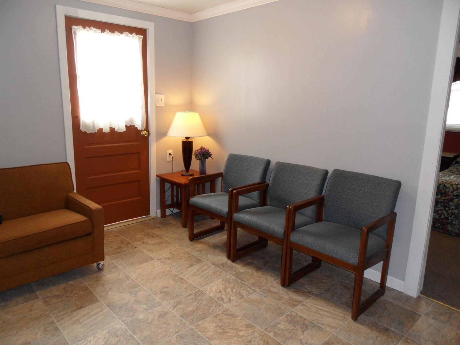 Seven Dwarfs Motel & Cabins photo 42