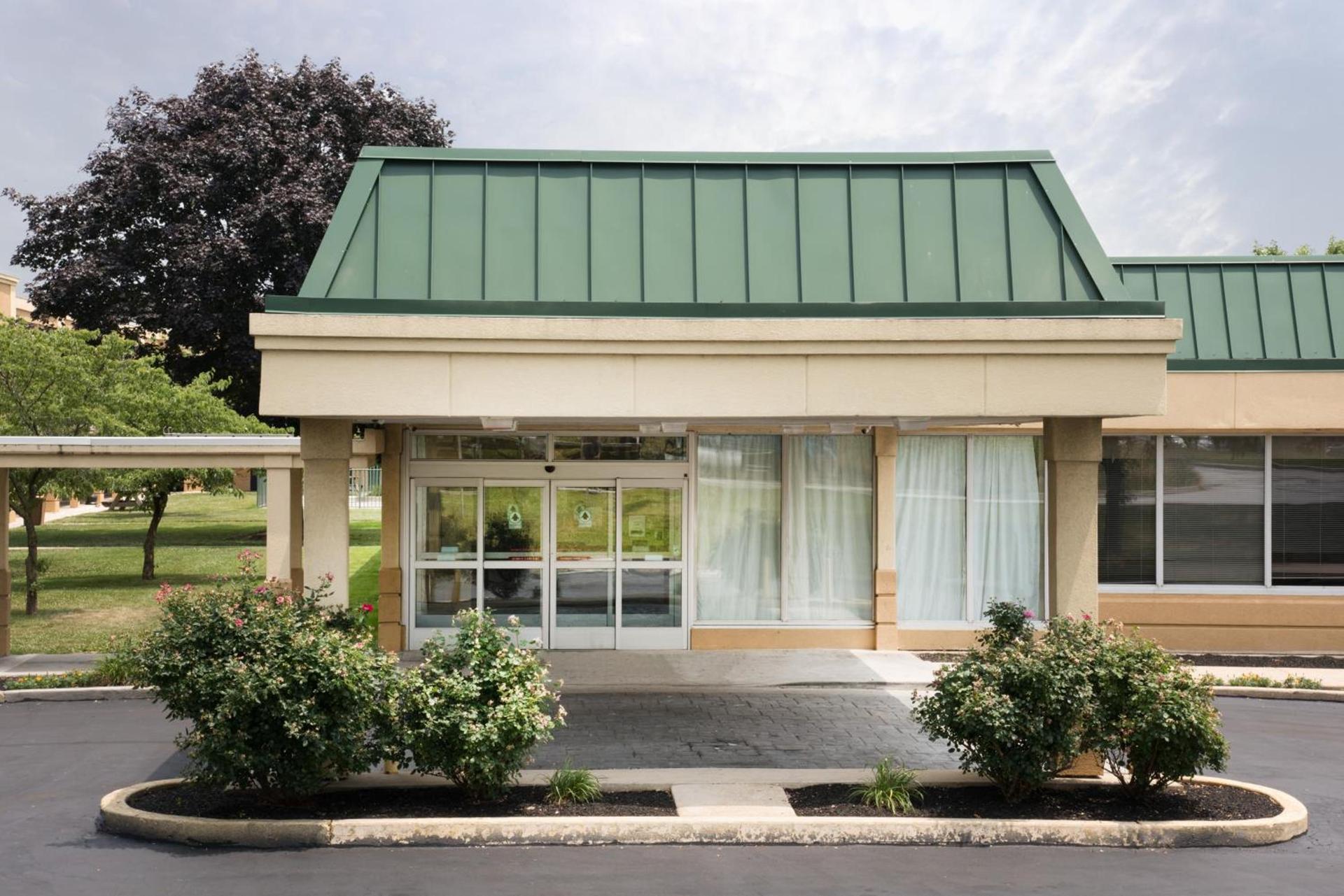 Days Inn & Suites by Wyndham York photo 12