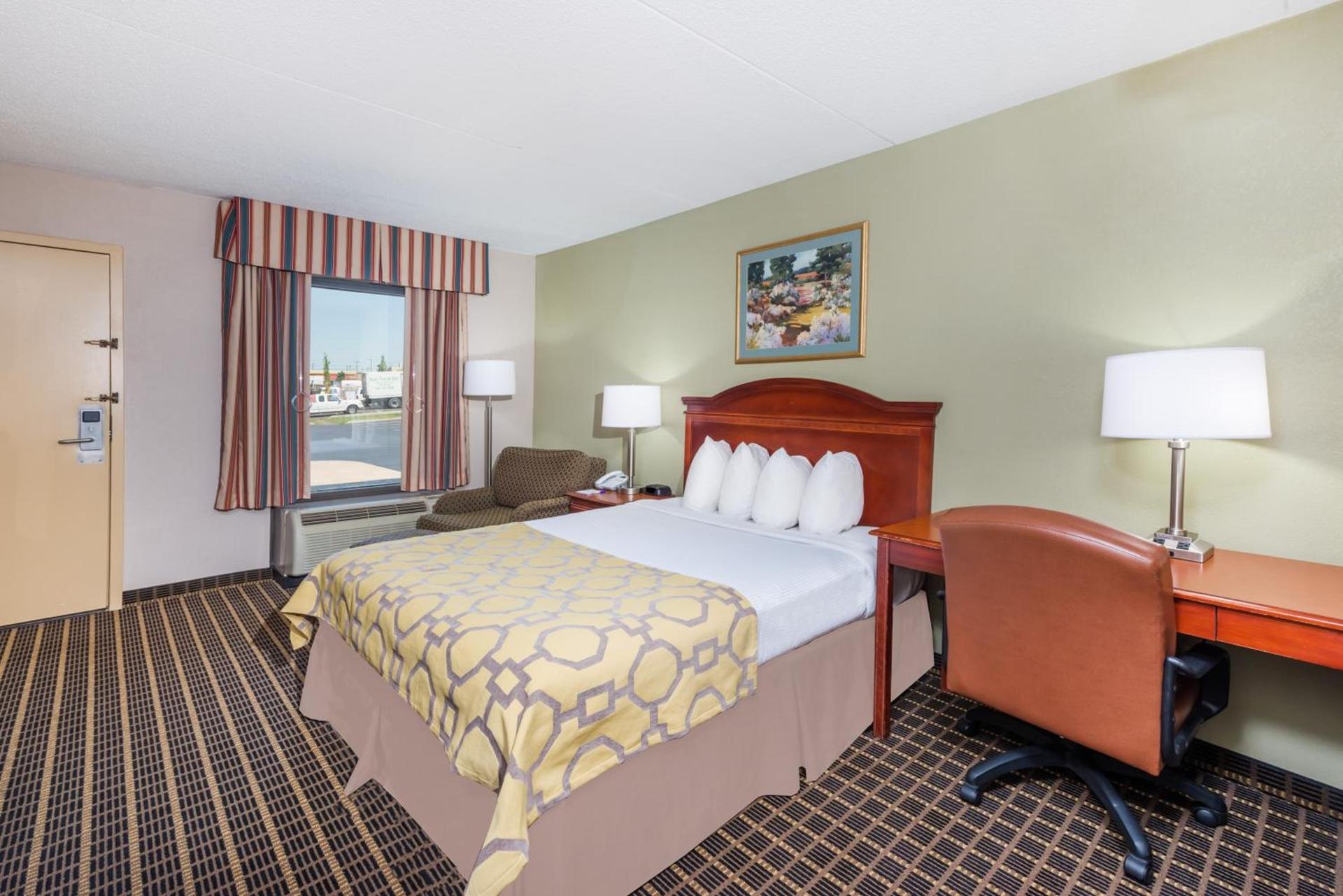 Baymont by Wyndham Clarksville Northeast photo 21