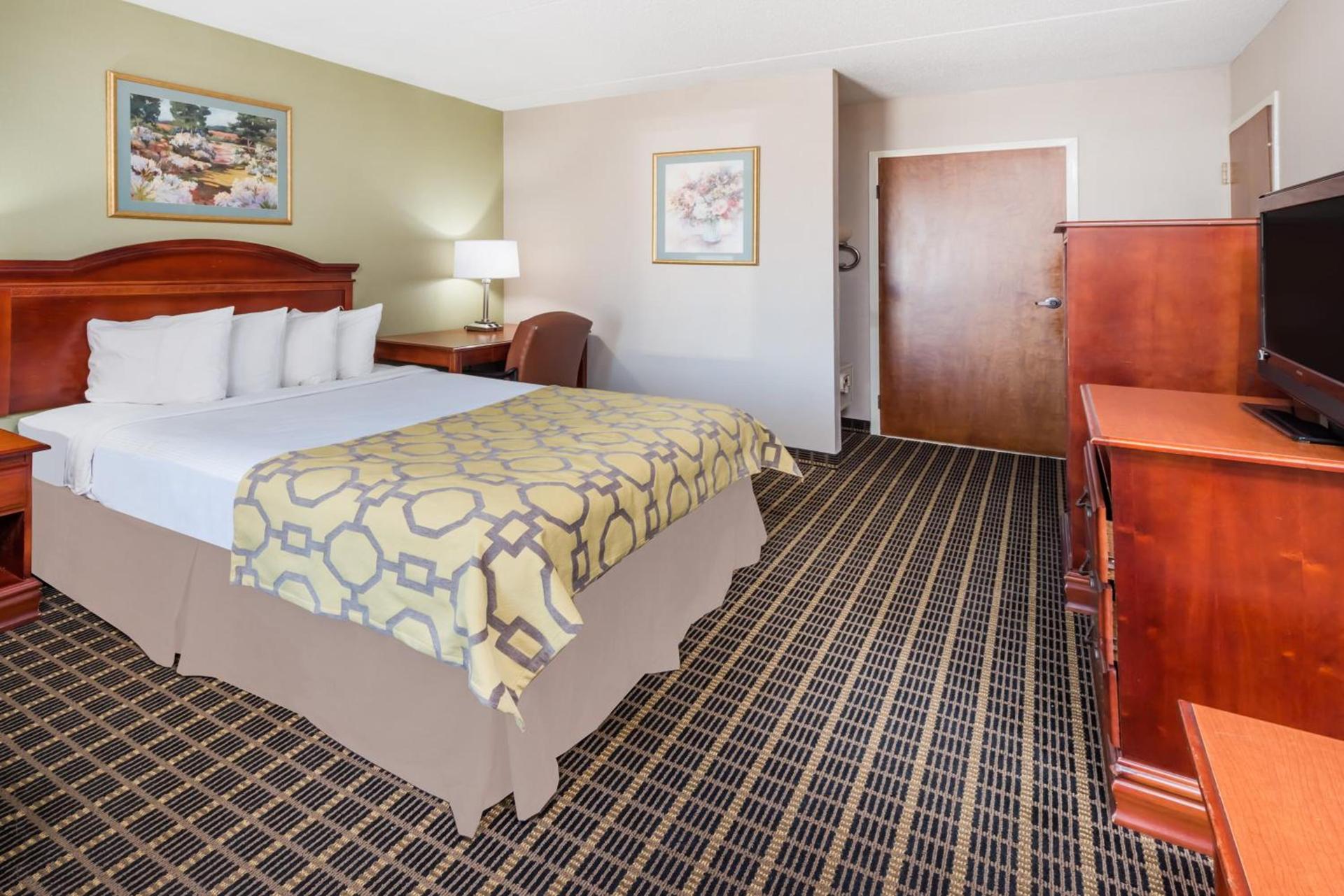 Baymont by Wyndham Clarksville Northeast photo 25