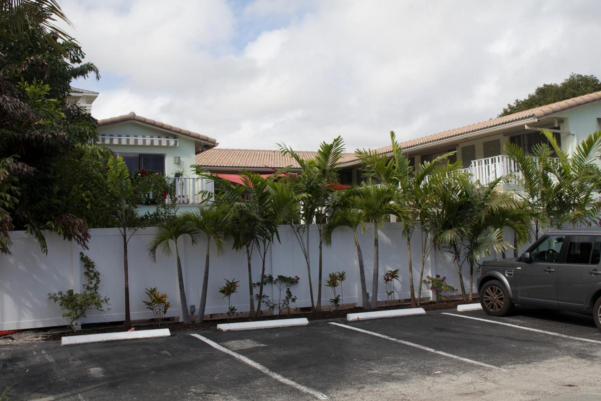 The Big Coconut Guesthouse - Gay Men's Resort photo 37