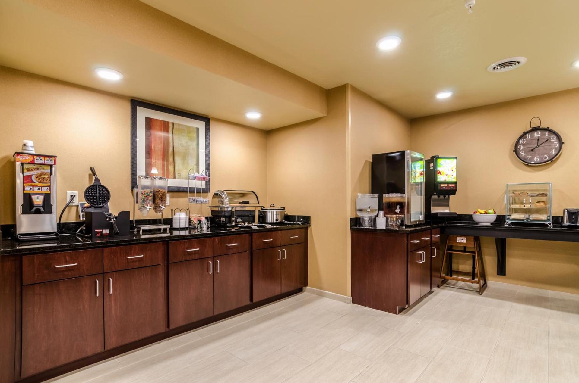 Cobblestone Inn & Suites - Oberlin photo 36