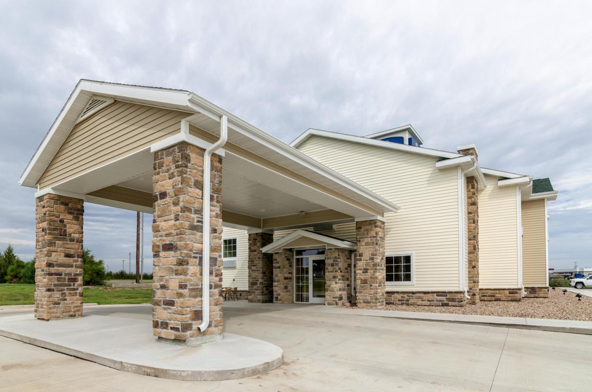 Cobblestone Inn & Suites - Oberlin photo 1