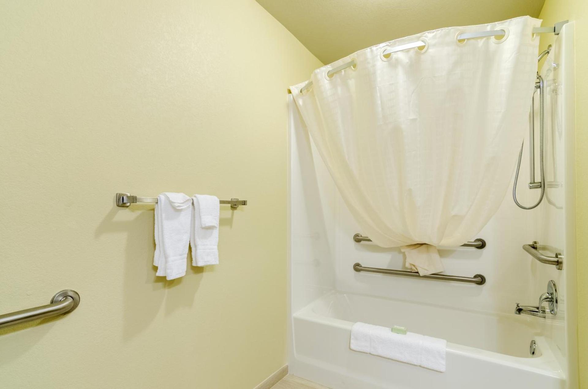 Cobblestone Inn & Suites - Oberlin photo 20
