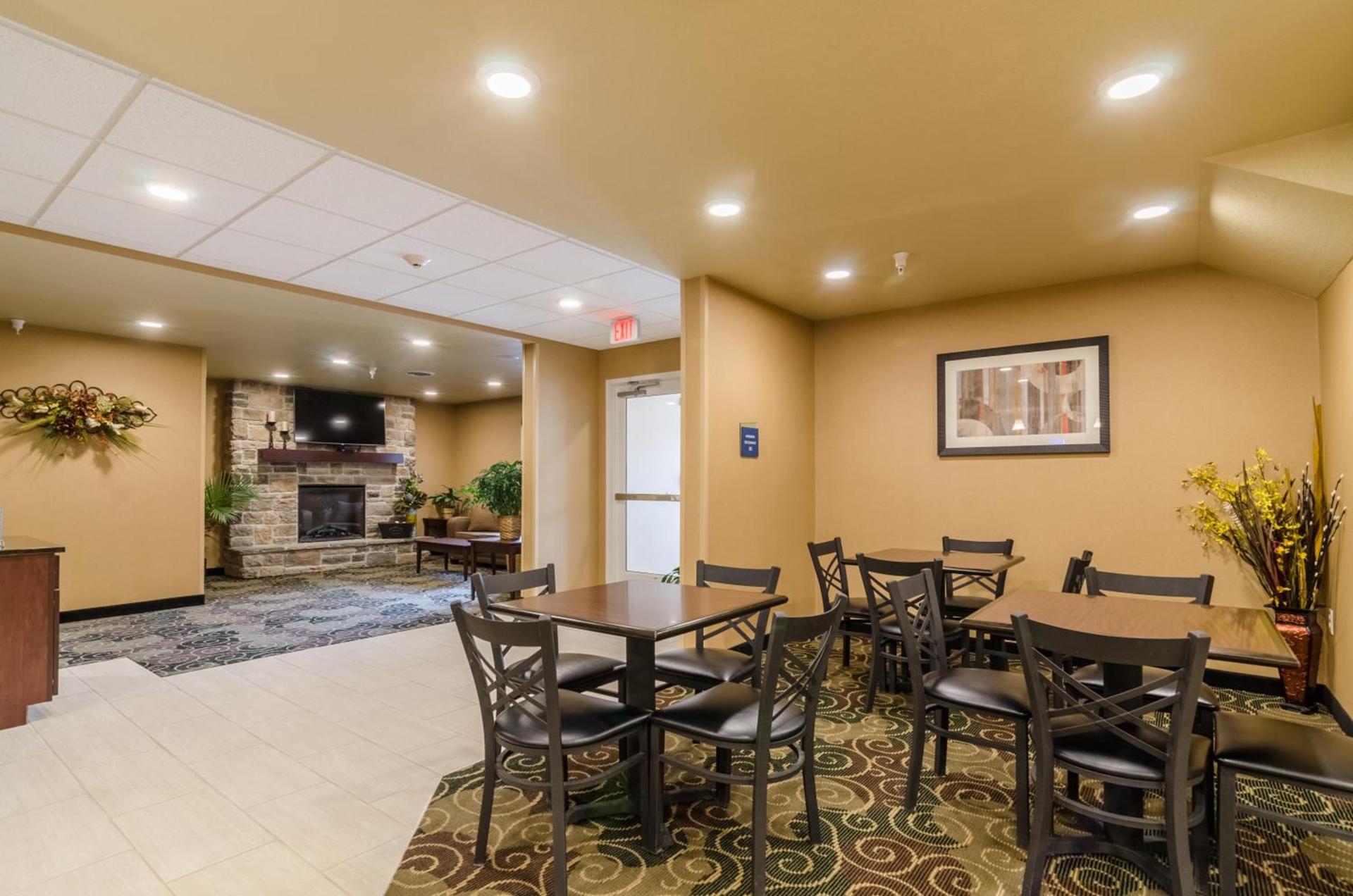 Cobblestone Inn & Suites - Oberlin photo 35