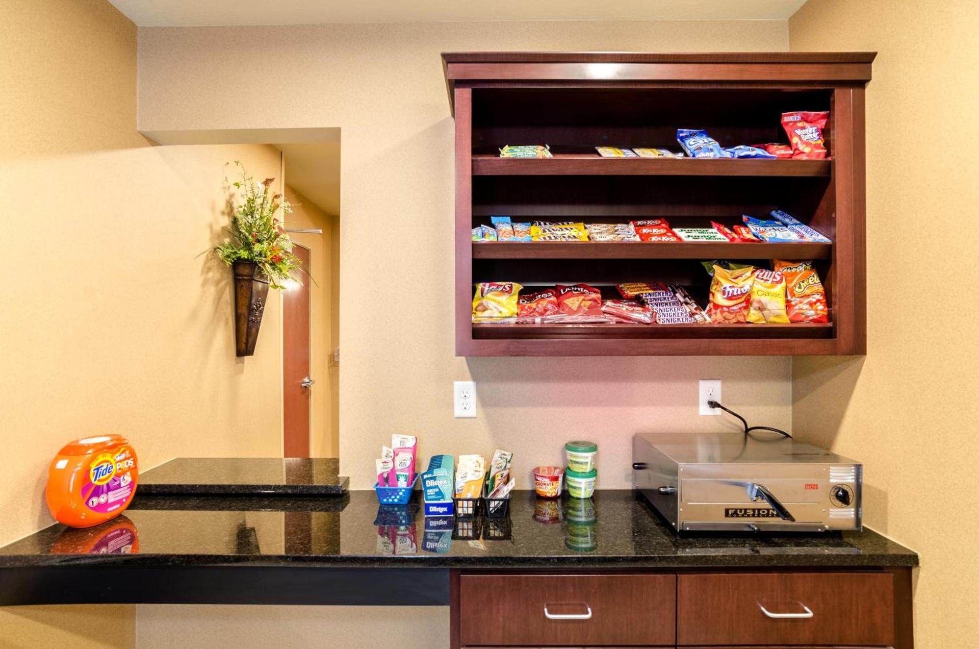 Cobblestone Inn & Suites - Oberlin photo 37