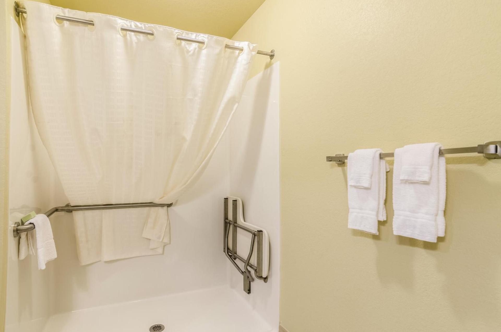 Cobblestone Inn & Suites - Oberlin photo 25