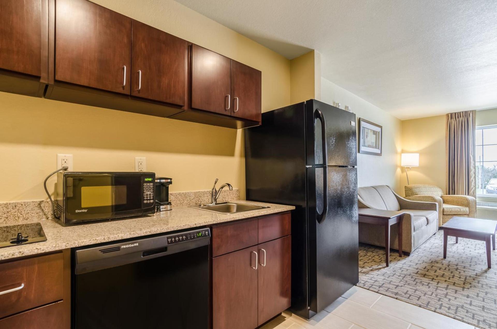 Cobblestone Inn & Suites - Oberlin photo 13