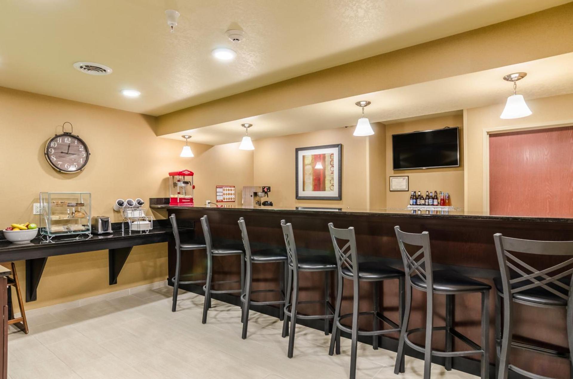 Cobblestone Inn & Suites - Oberlin photo 32