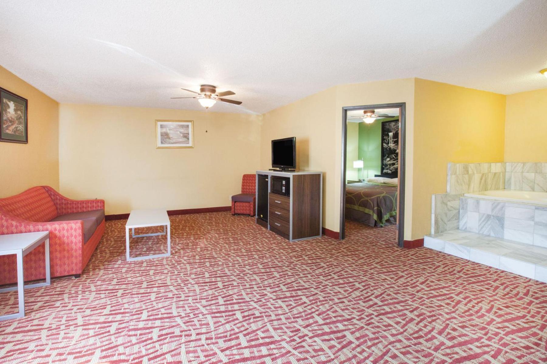 Super 8 by Wyndham Van Buren/Ft. Smith Area photo 35