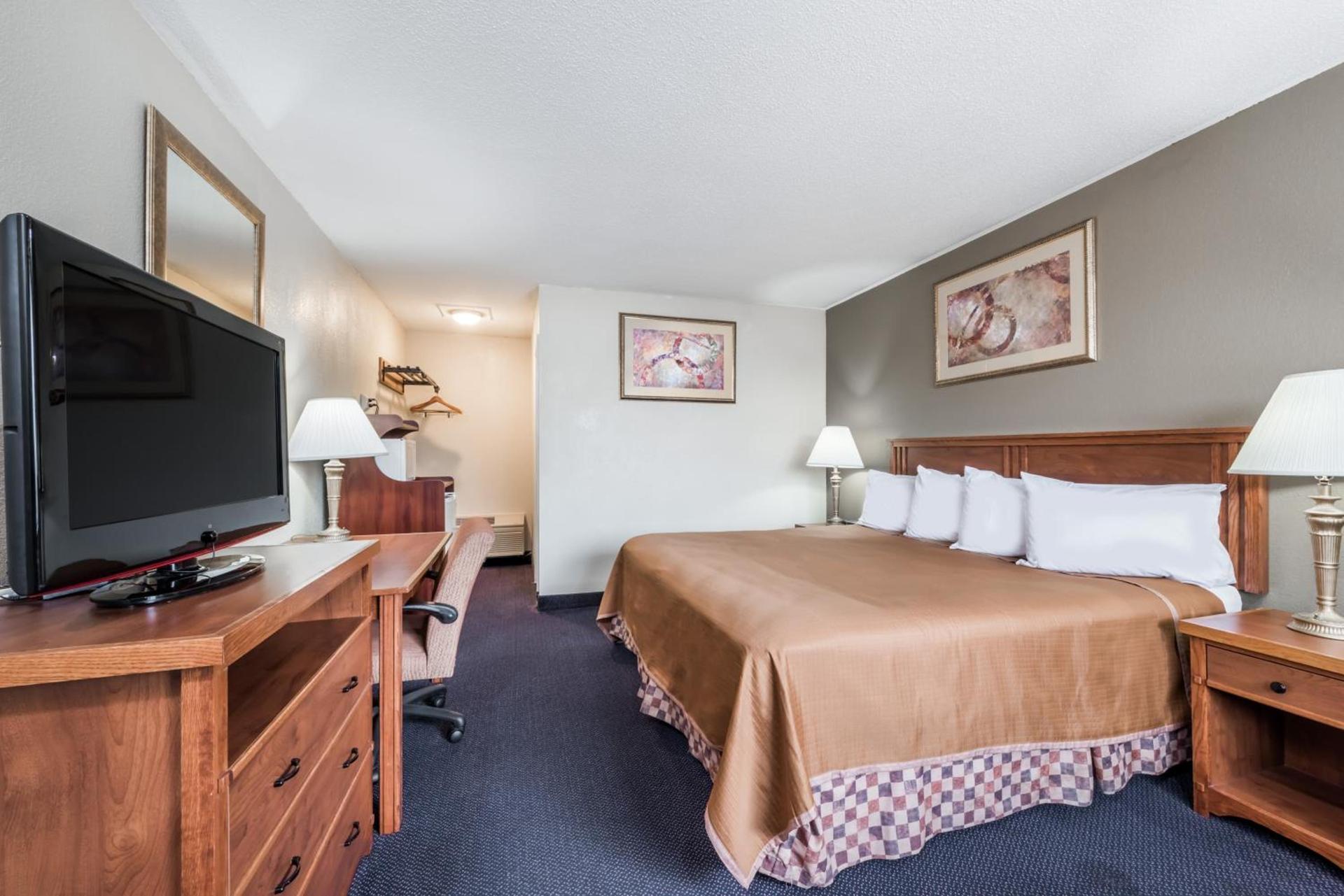 Red Carpet Inn Lancaster photo 13