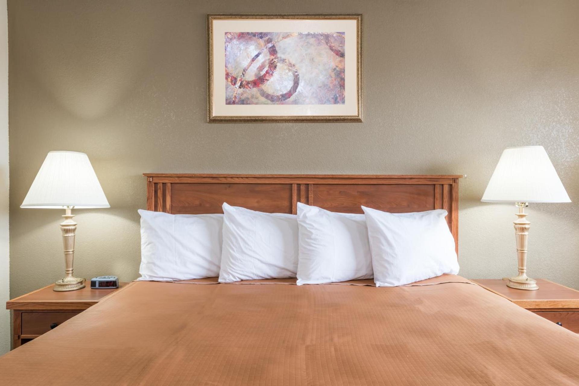 Red Carpet Inn Lancaster photo 18