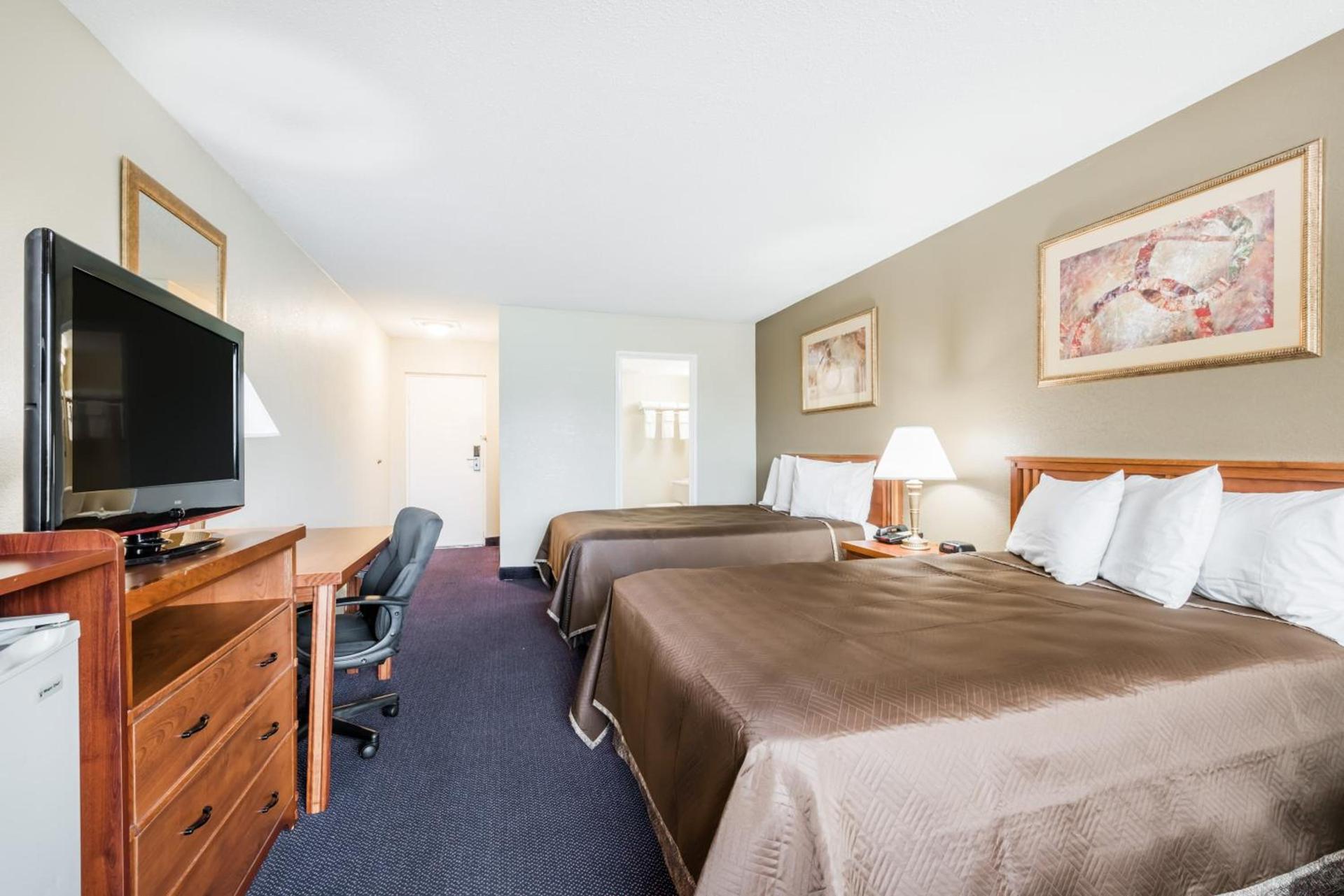 Red Carpet Inn Lancaster photo 11