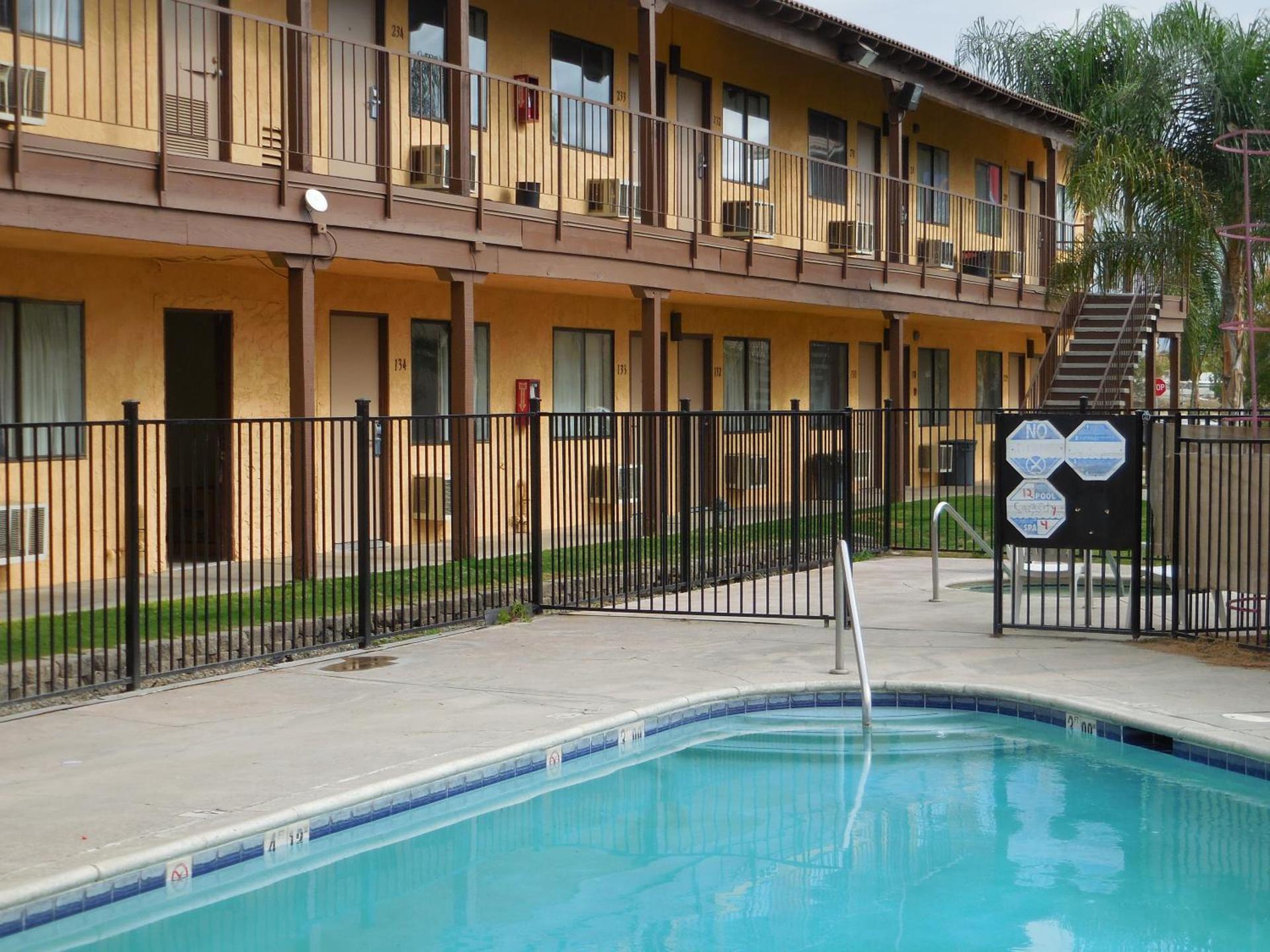 Best Economy Inn & Suites photo 3