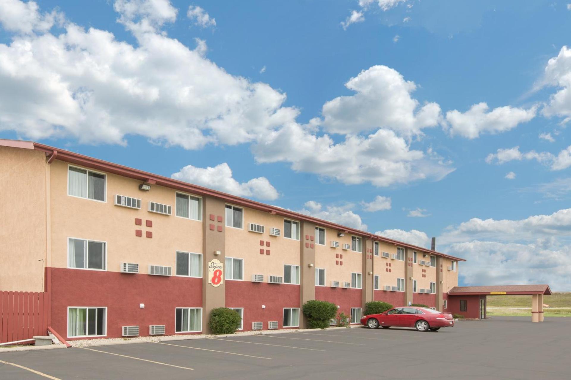 Super 8 by Wyndham Worthington Minnesota photo 16