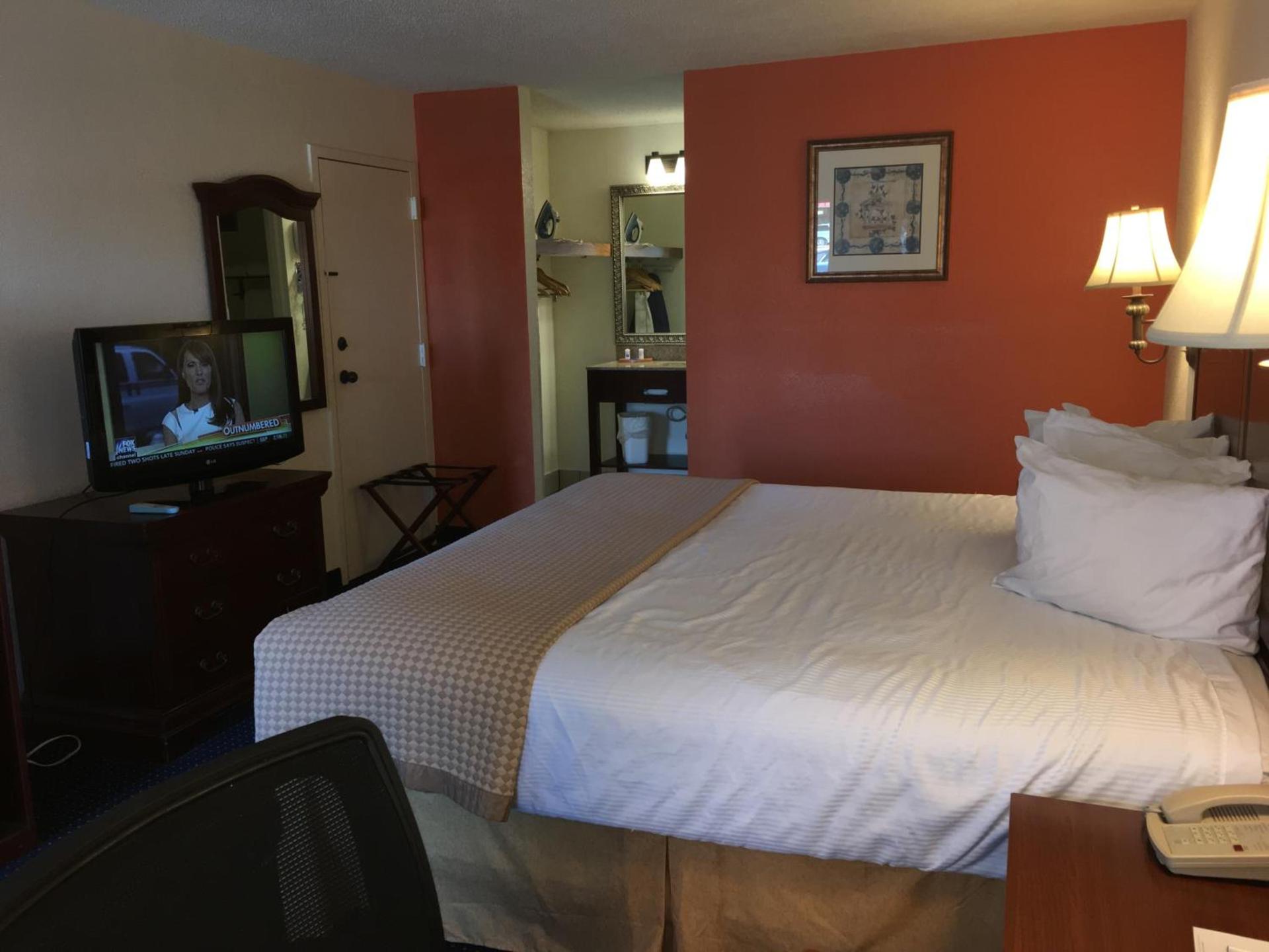 Baymont by Wyndham Rocky Mount I-95 photo 46