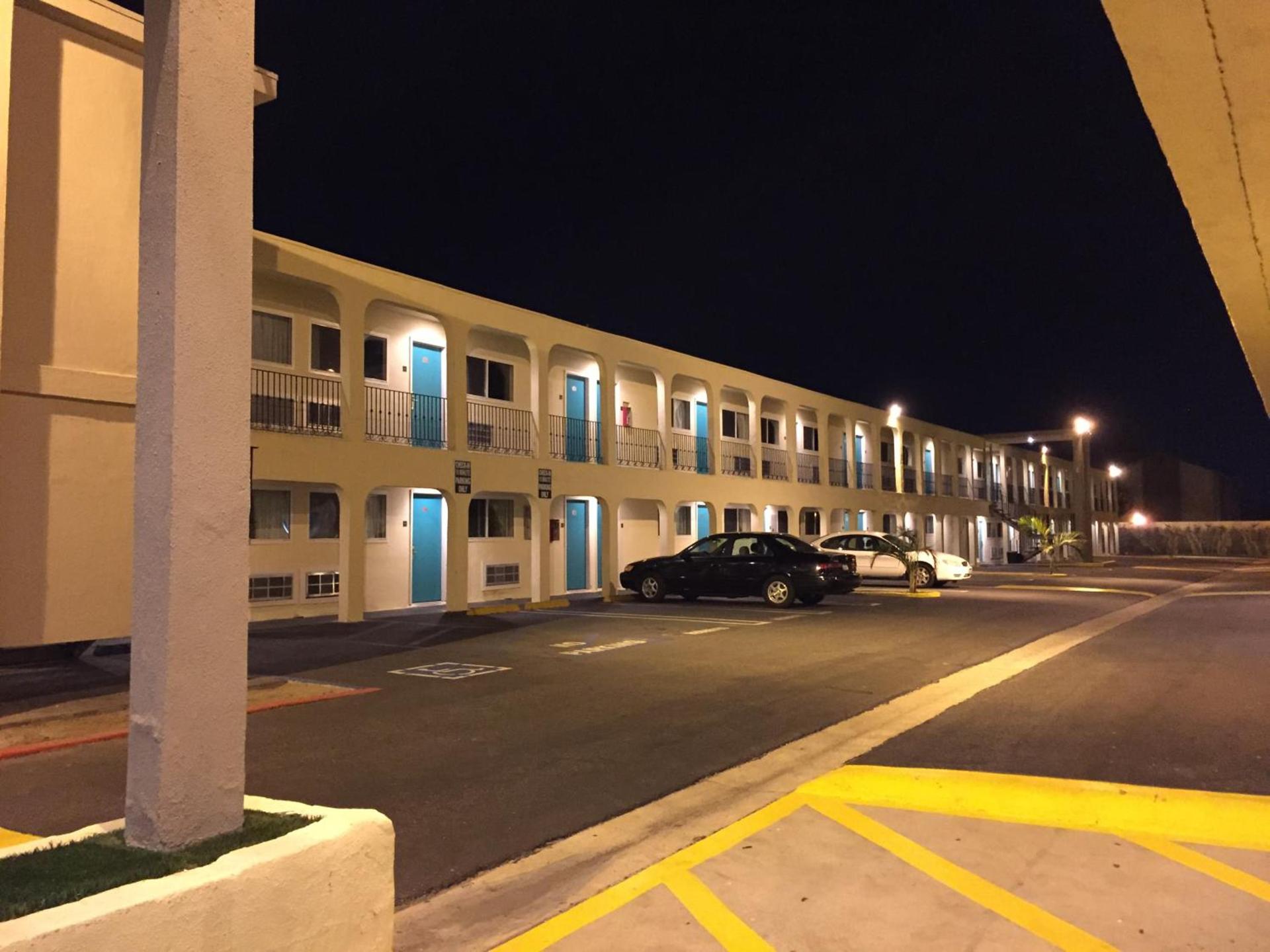 Anaheim Executive Inn & Suites photo 2