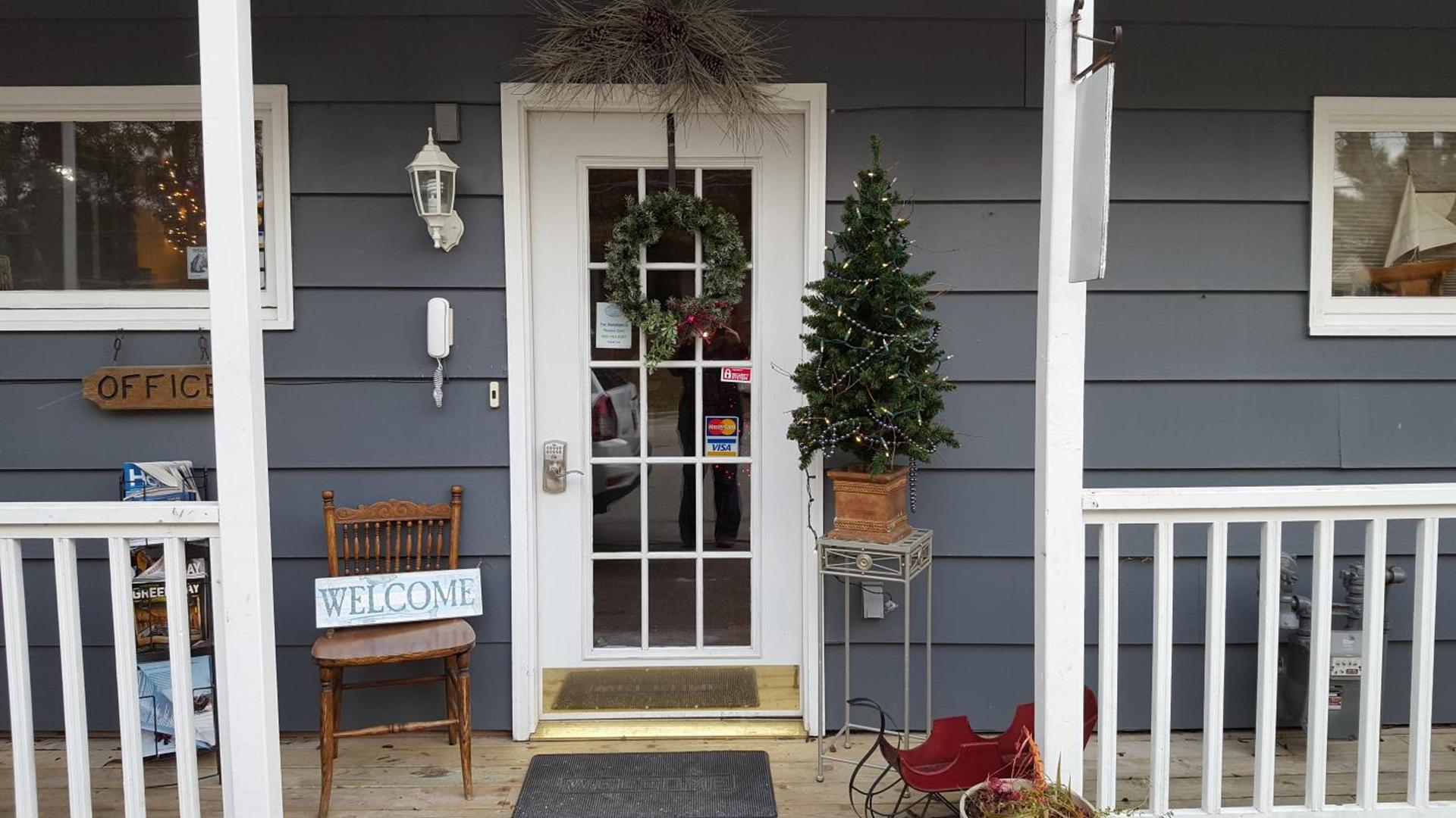 Snug Harbor Inn photo 4