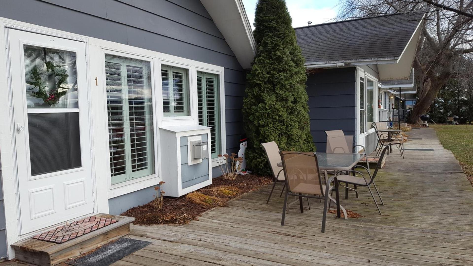 Snug Harbor Inn photo 17