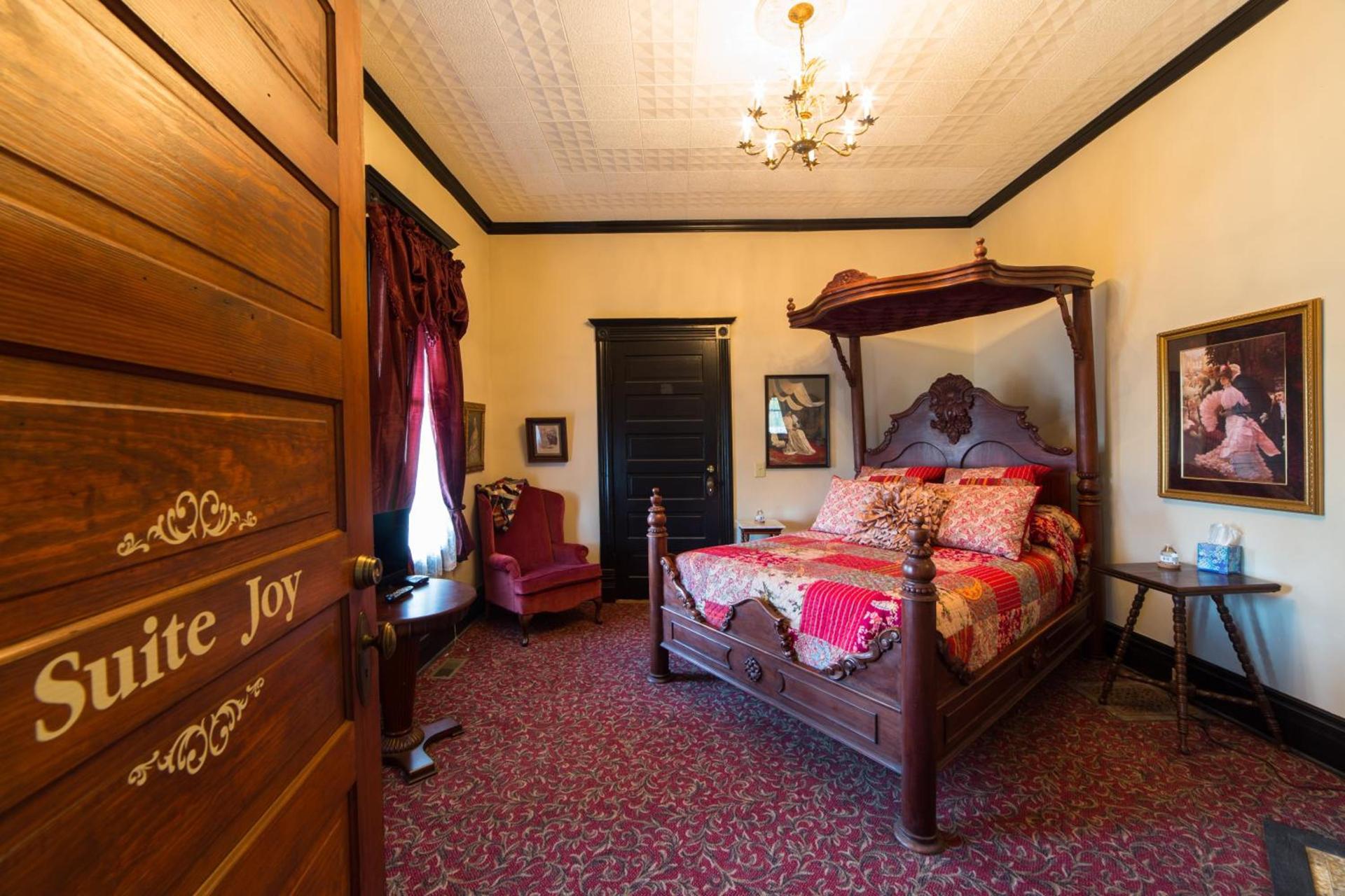 Grand Victorian Inn photo 22