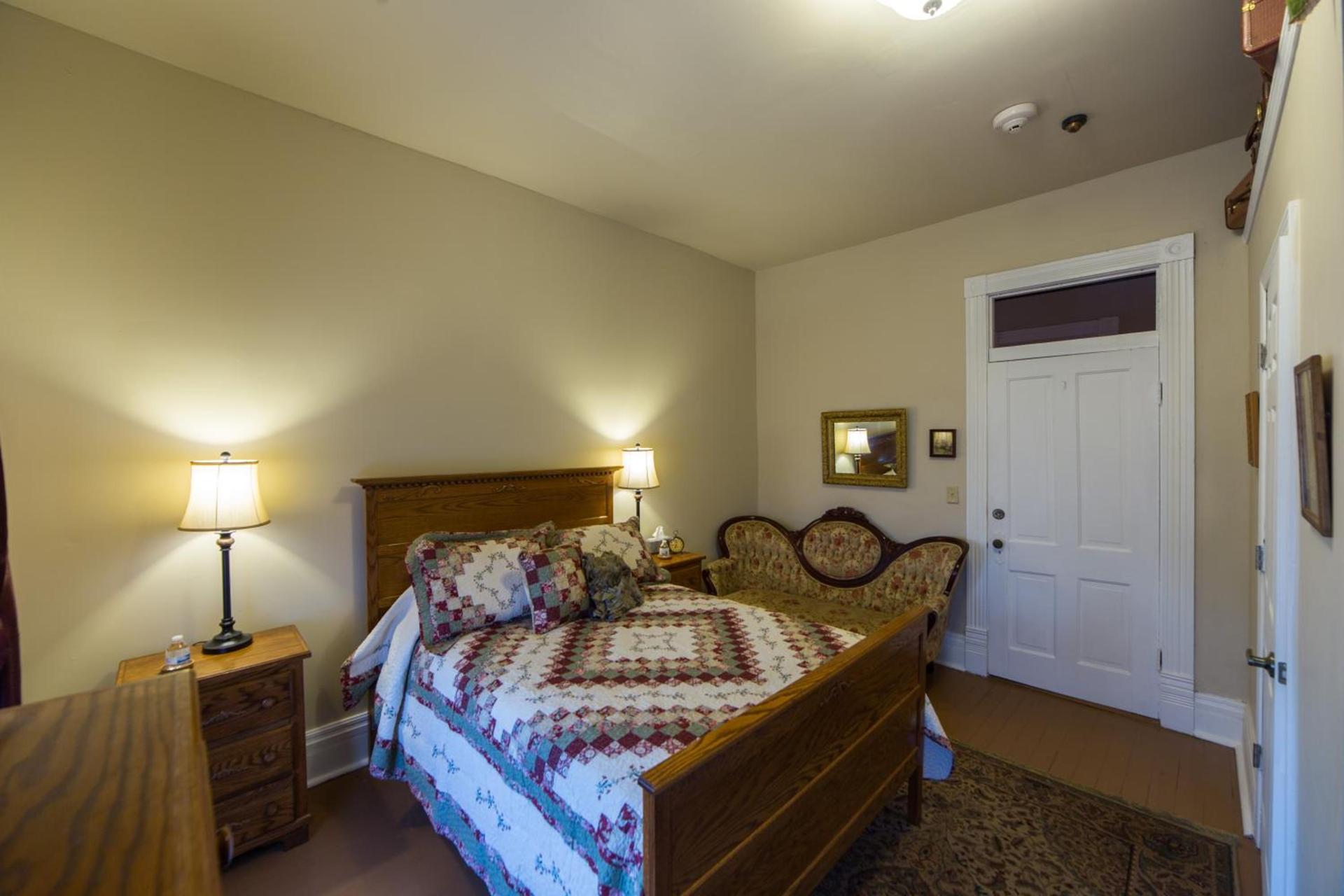 Grand Victorian Inn photo 27