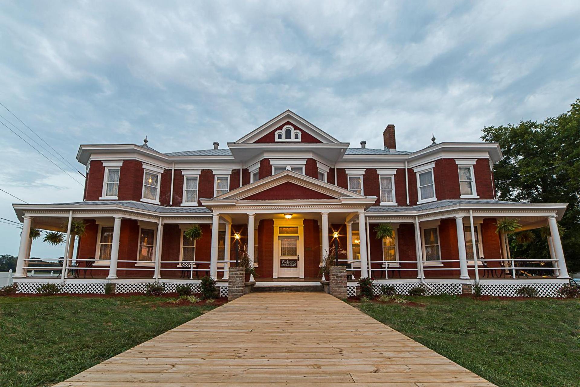 Grand Victorian Inn photo 33