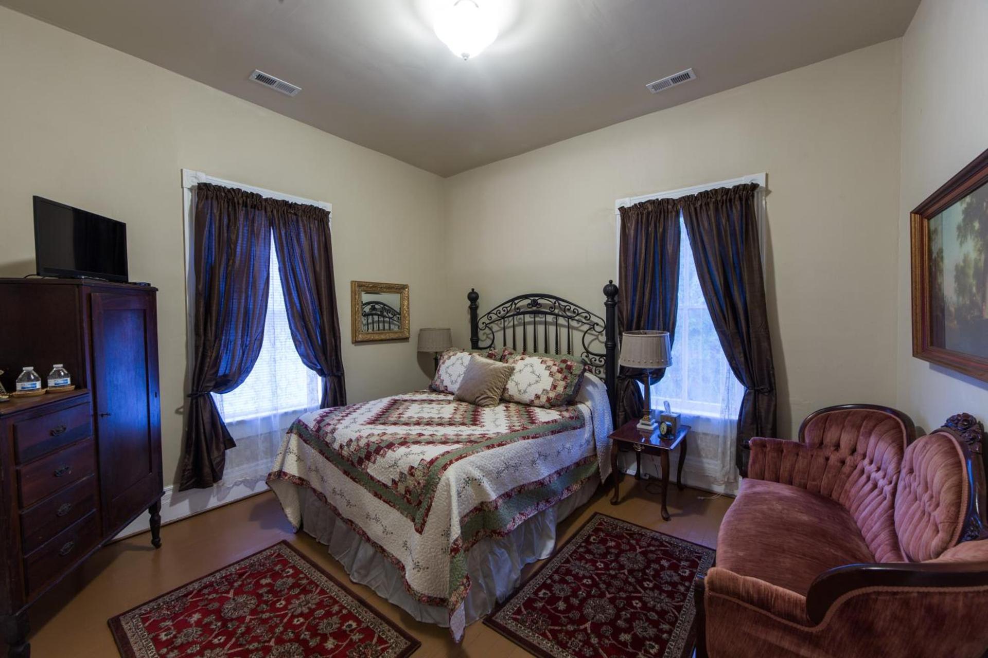 Grand Victorian Inn photo 37