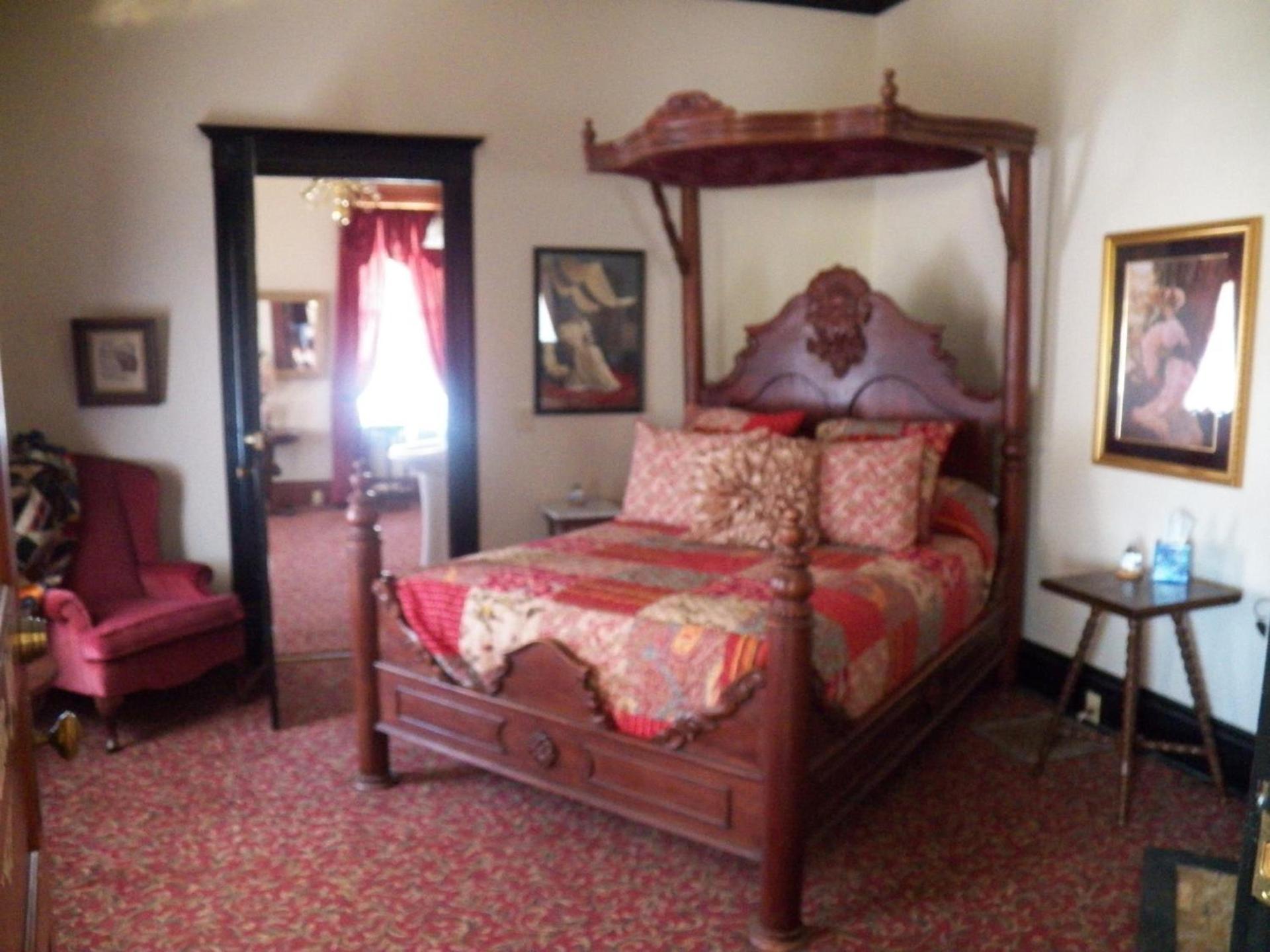 Grand Victorian Inn photo 14