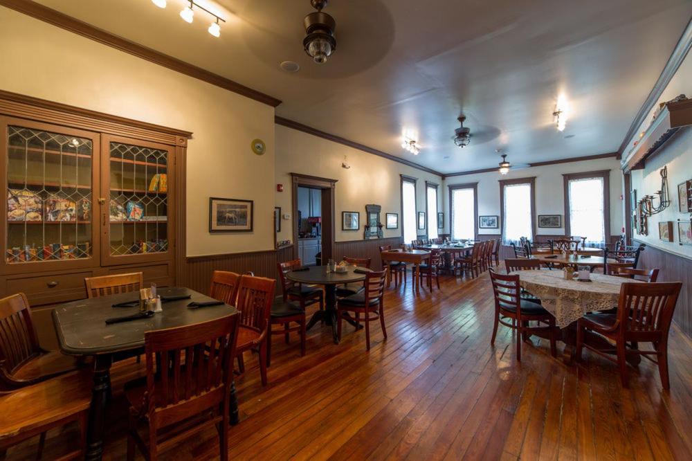 Grand Victorian Inn photo 8