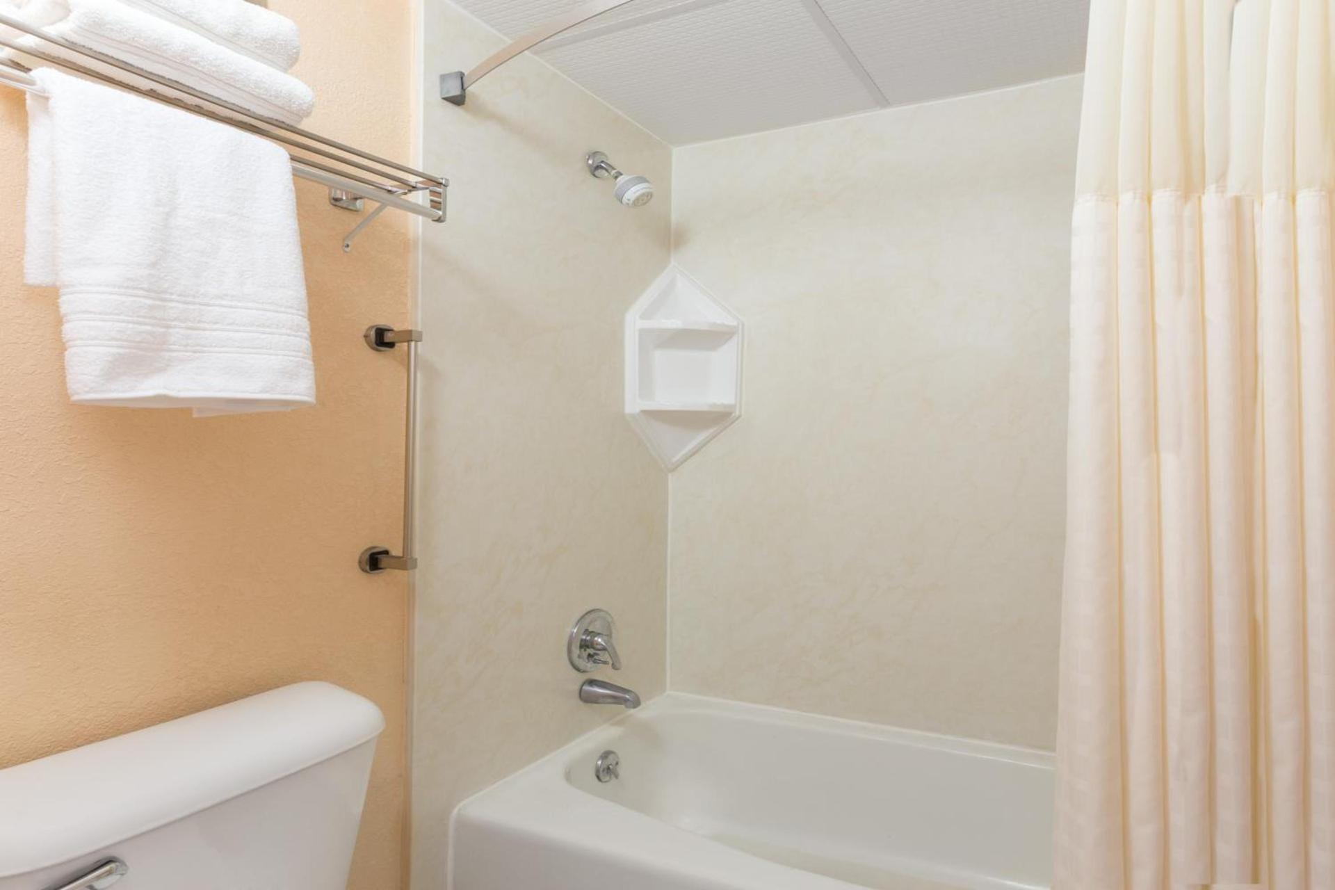 Quality Inn Waycross photo 27