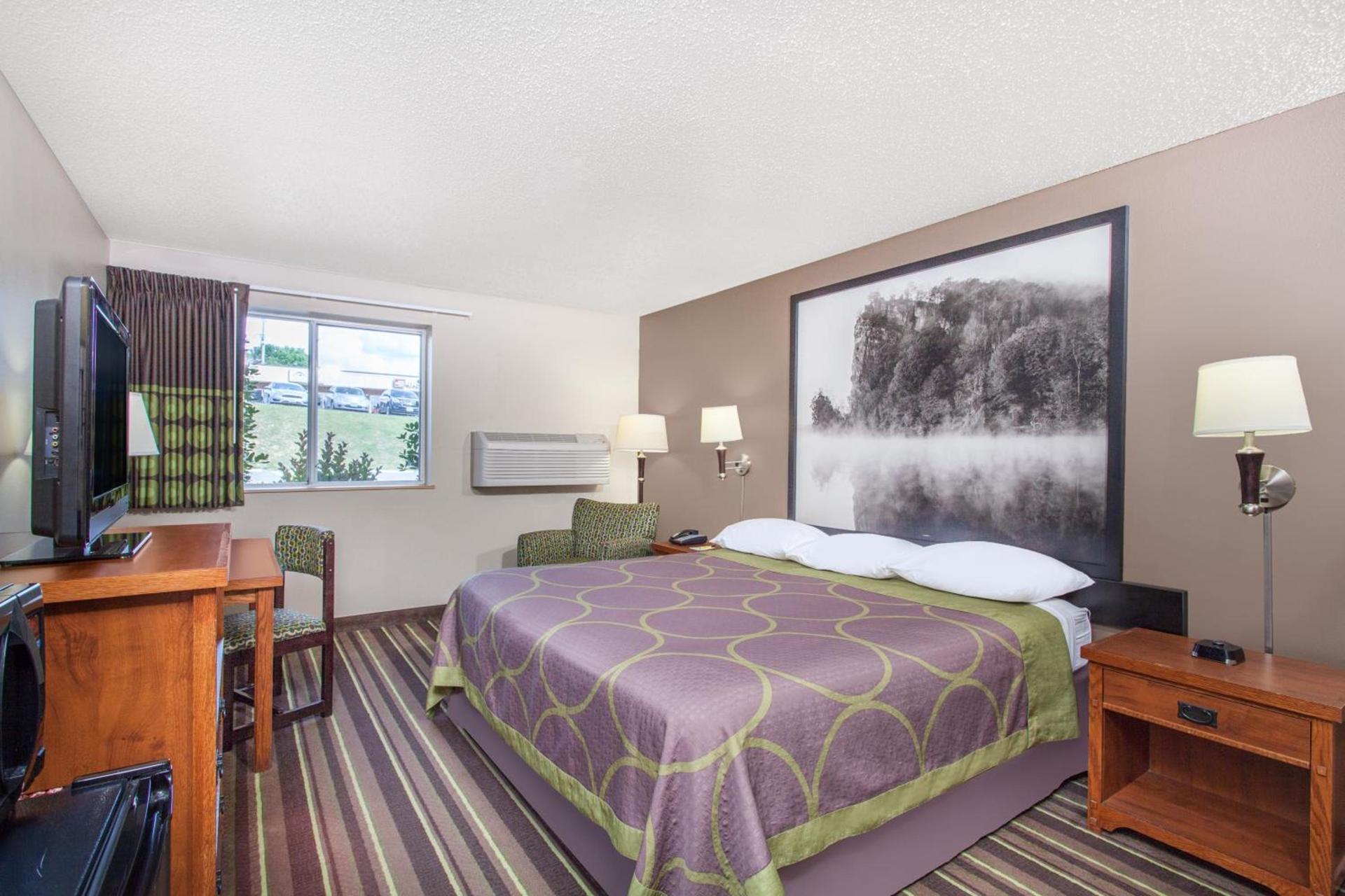Super 8 by Wyndham Richlands/Claypool Hill Area photo 24