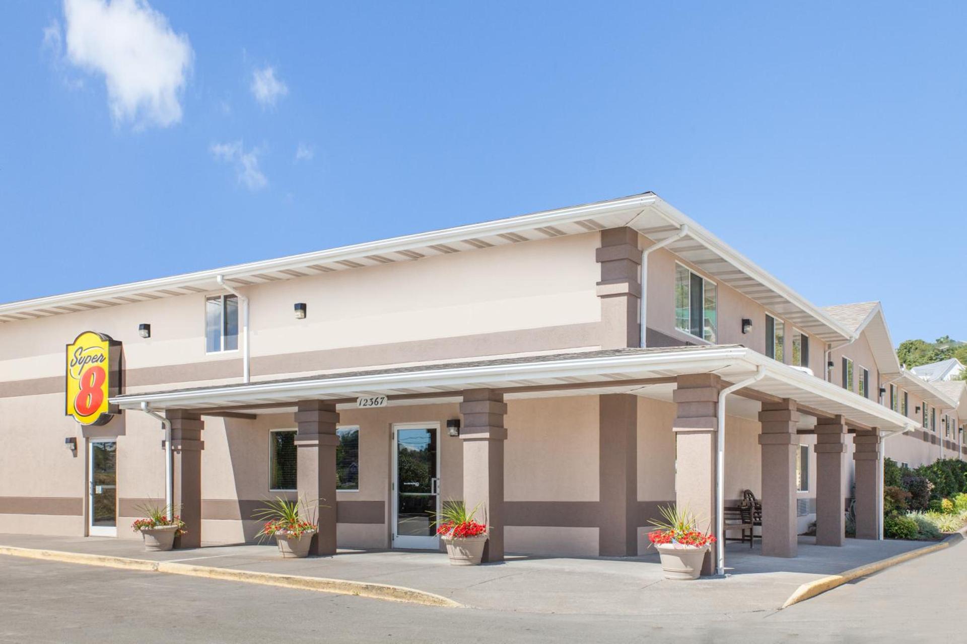 Super 8 by Wyndham Richlands/Claypool Hill Area photo 29