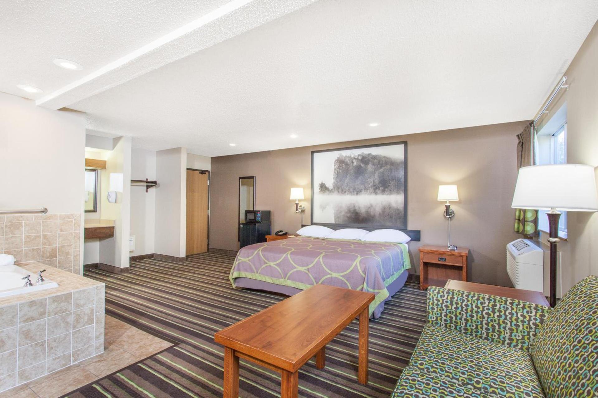 Super 8 by Wyndham Richlands/Claypool Hill Area photo 20