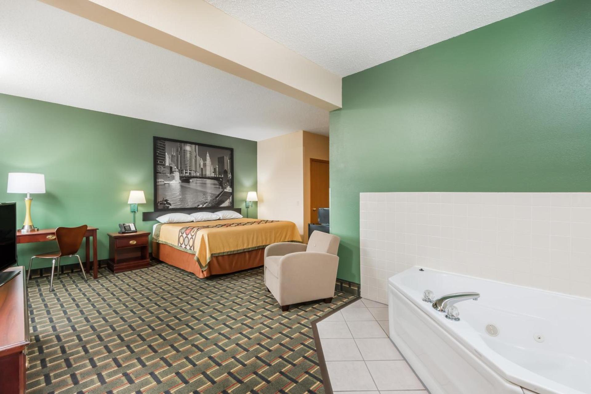 Super 8 by Wyndham Mt. Carmel IL photo 23